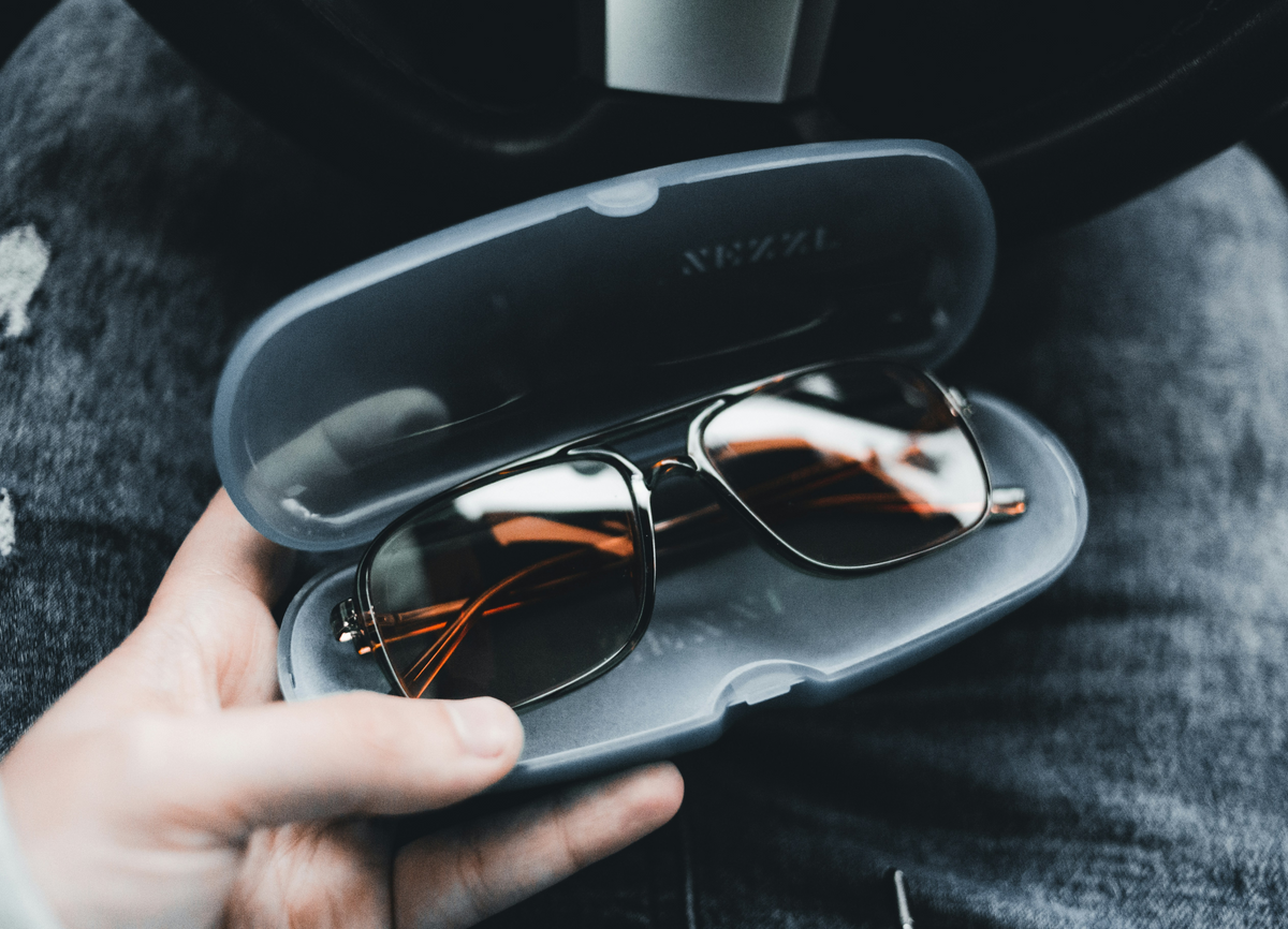How to Match Your Glasses with Your Outfit